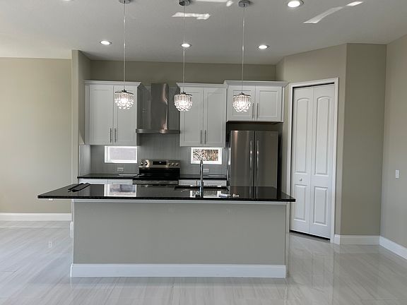 4th image of 42 Comanche Ct