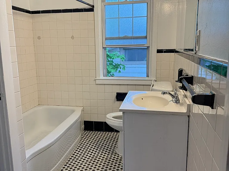 154 Harwood Ave — Photo 7