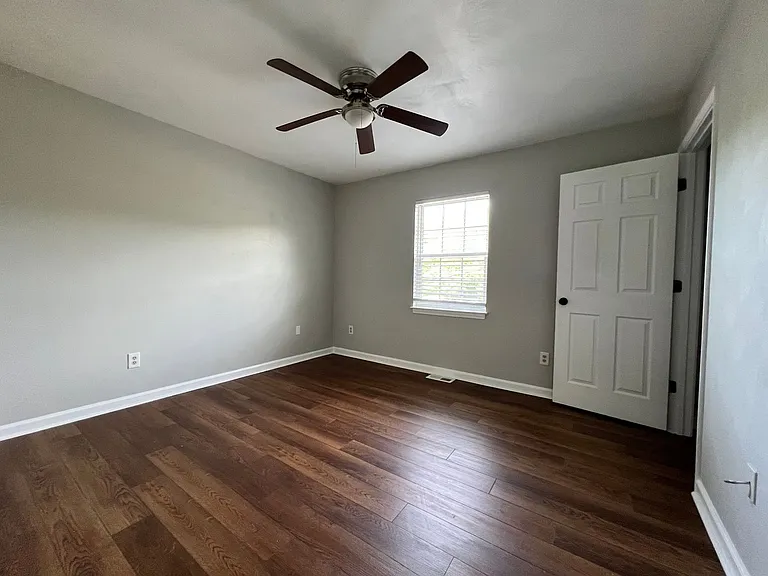 3517-3523 Troxell Rd SE — Photo 15
