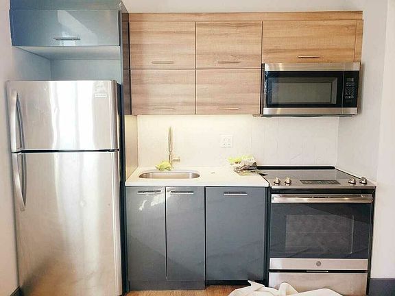 2nd image of 85 Humboldt St #4