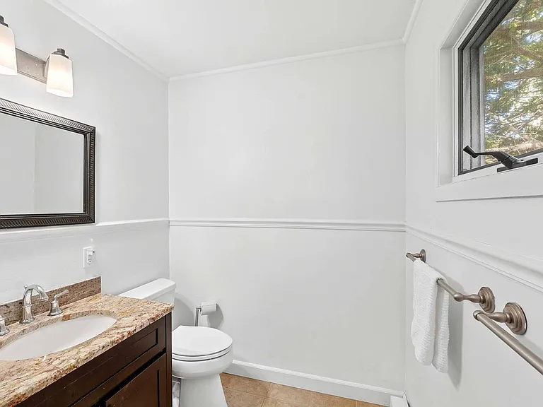 109 Adams Dr — Photo 9