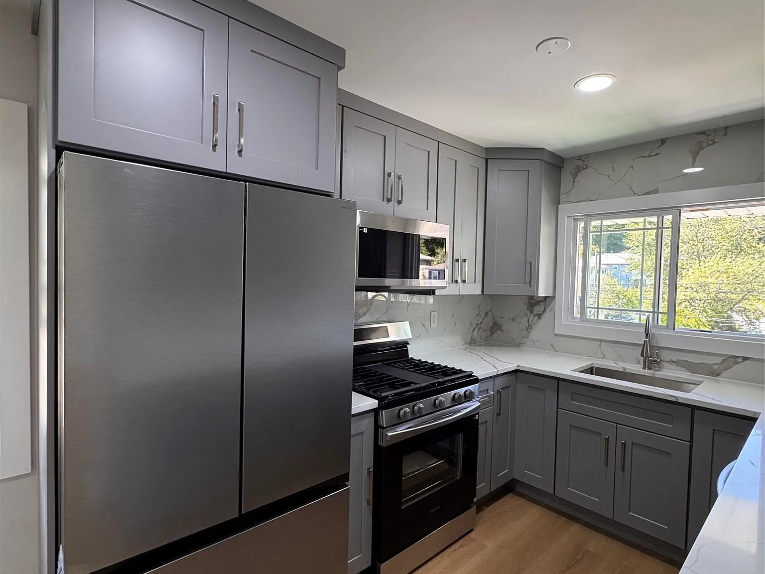 3 bed, 1.0 bath, 2368 sqft, $3,800 — Photo 1