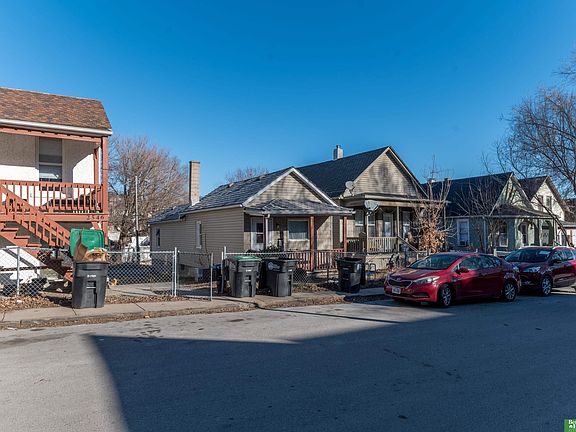 2nd image of 2544 Rees St