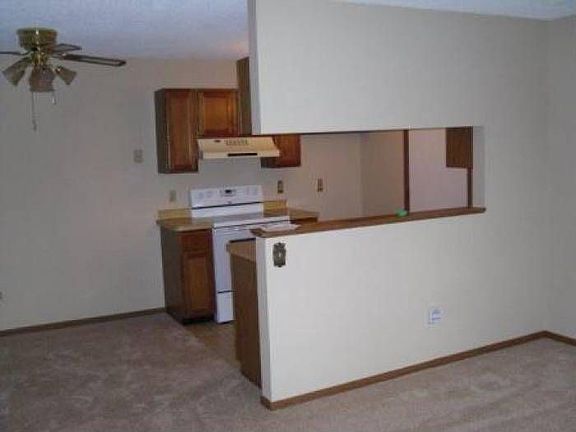 5th image of 2527 Brookdale Ln N