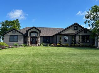 3834 Davidson Rd, Manitowoc, WI 54220