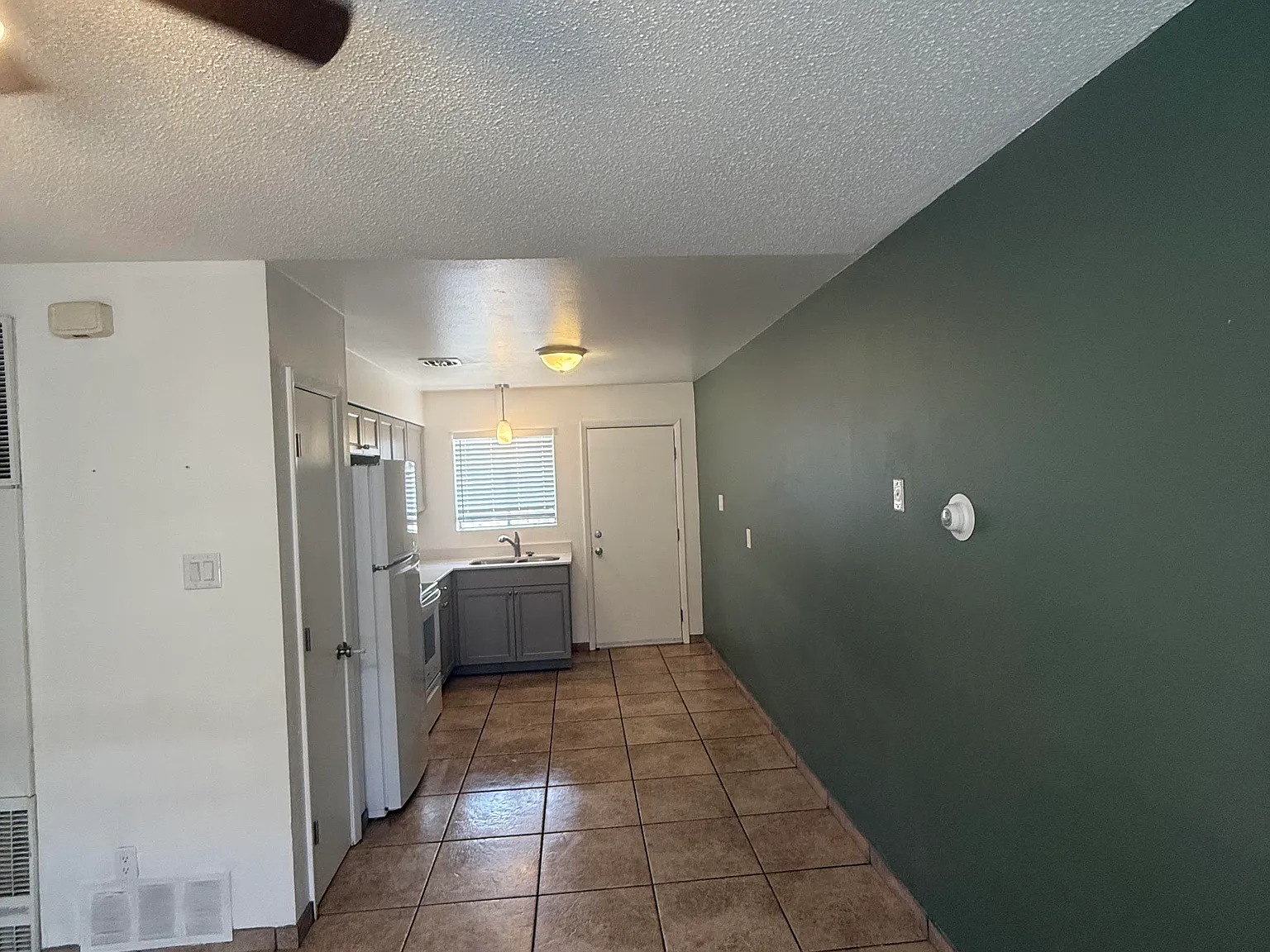 2 bed, 685 sqft, $1,000 — Photo 1