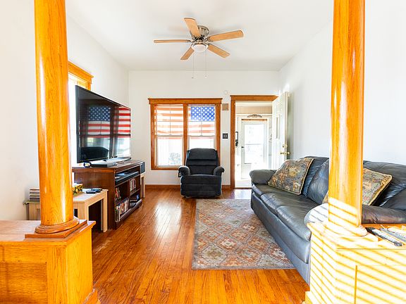 3rd image of 360 W Illinois Ave