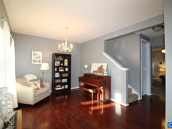 4th image of 735 Justin Dr