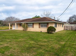 126 Robinson Rd, Oyster Creek, TX 77541