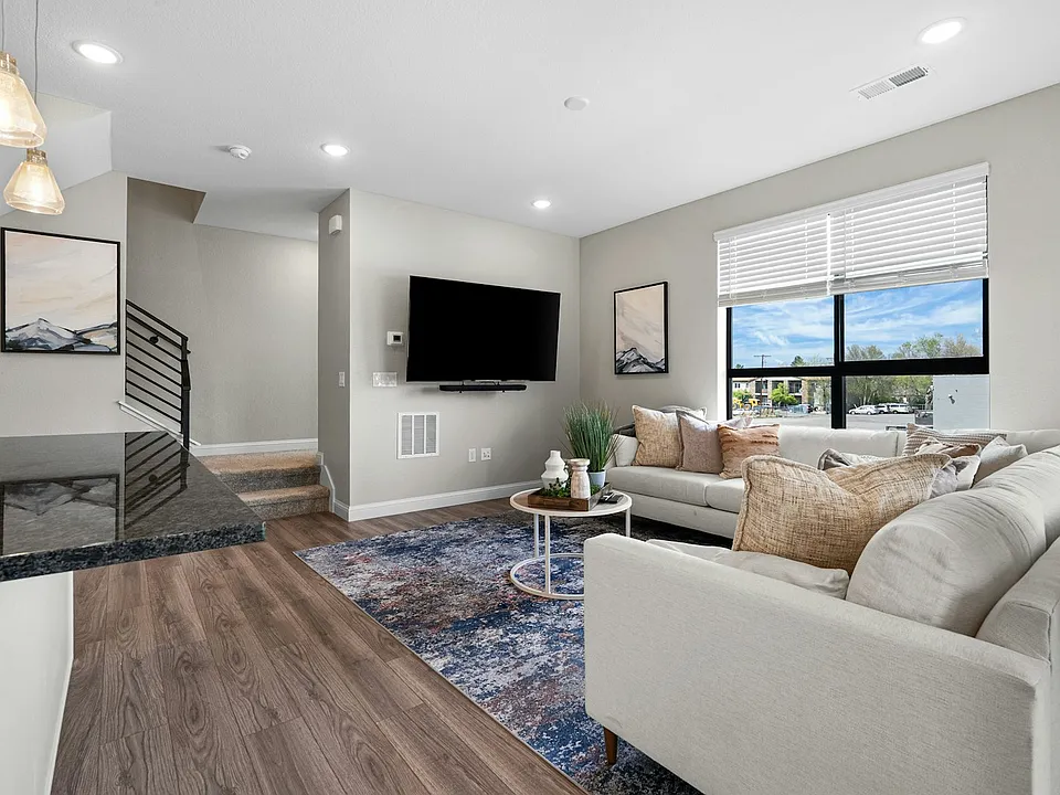 2014 S Holly St #4