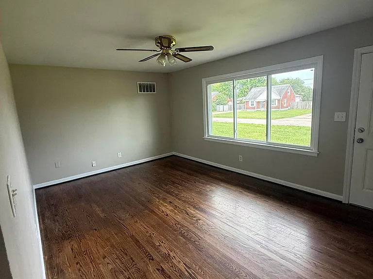 5111 Lammers Ln — Photo 2