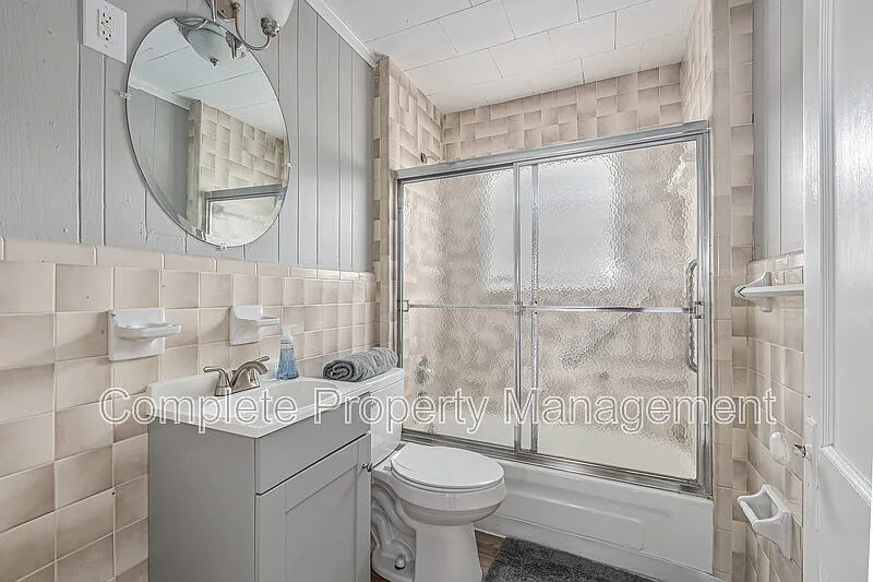 3 bed, 1.0 bath, 1244 sqft, $1,300 — Photo 4