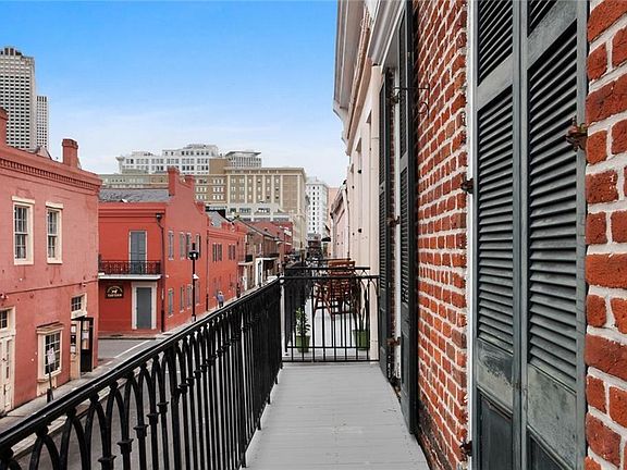 2nd image of 411 Burgundy St APT 3