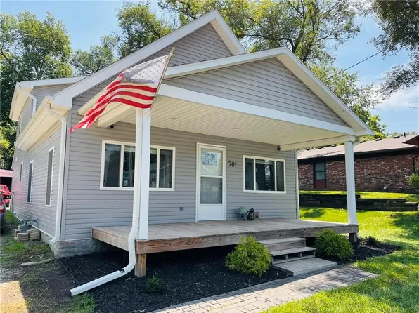 701 Pleasant St, Tonganoxie, KS 66086