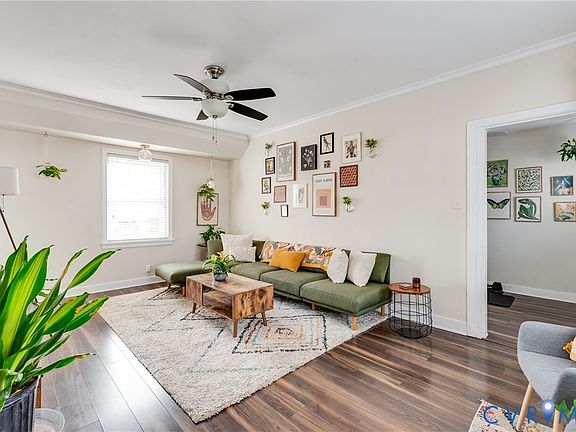 4th image of 719 W 49th St