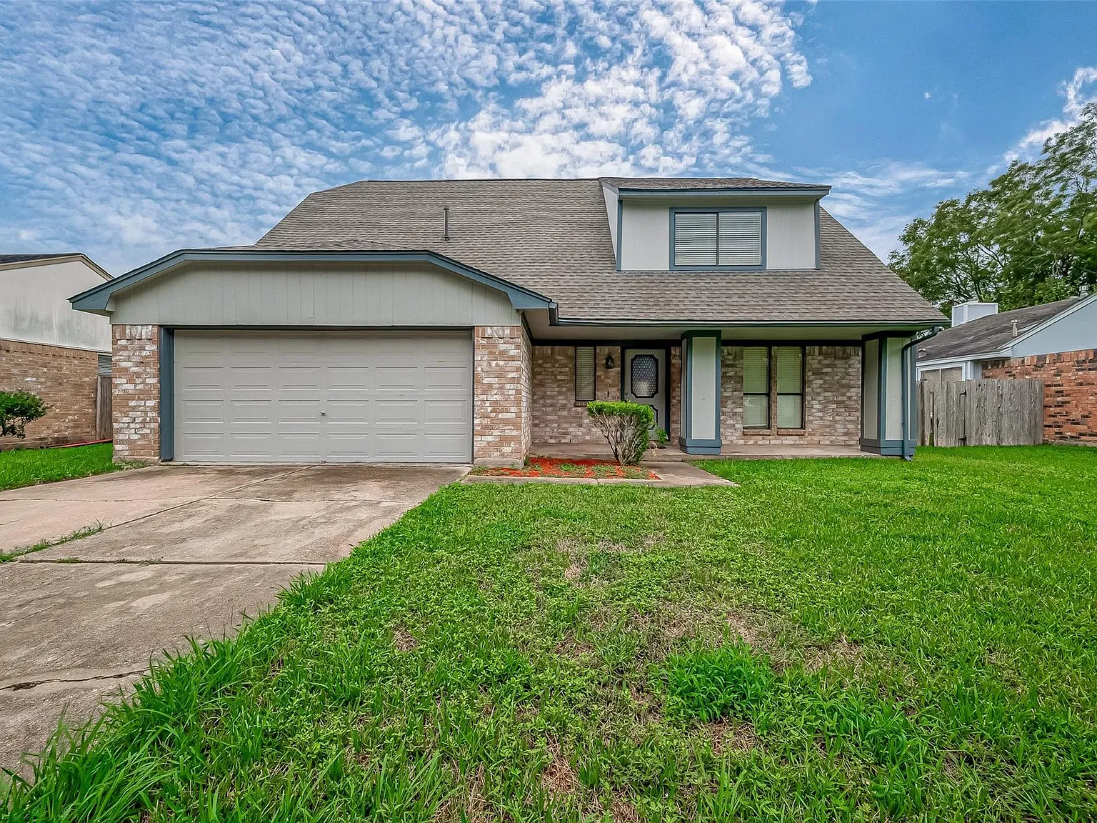 5 bed, 2.5 bath, 2267 sqft, $2,195 — Photo 1