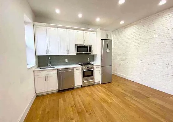 Rented by EastMount Realty LLC | media 2