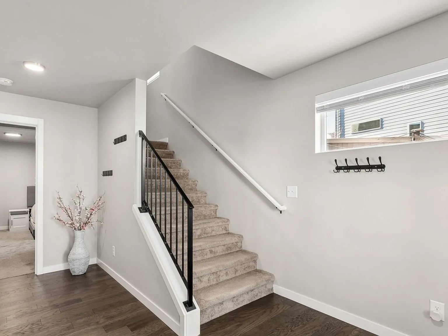 5 bed, 2646 sqft, $1,150 — Photo 2