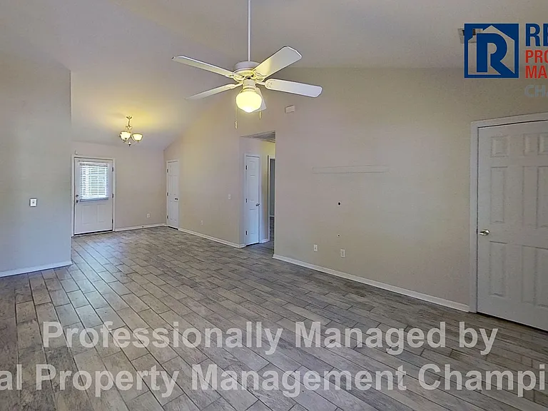 4222 Sunglow Dr — Photo 2