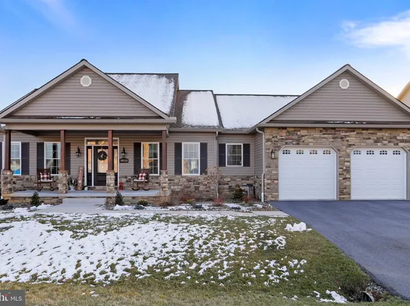 19115 Red Maple Dr, Hagerstown, MD 21742