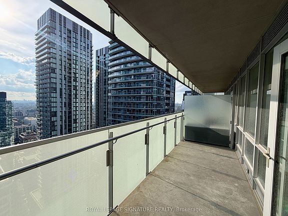 5th image of 80 John St #3404