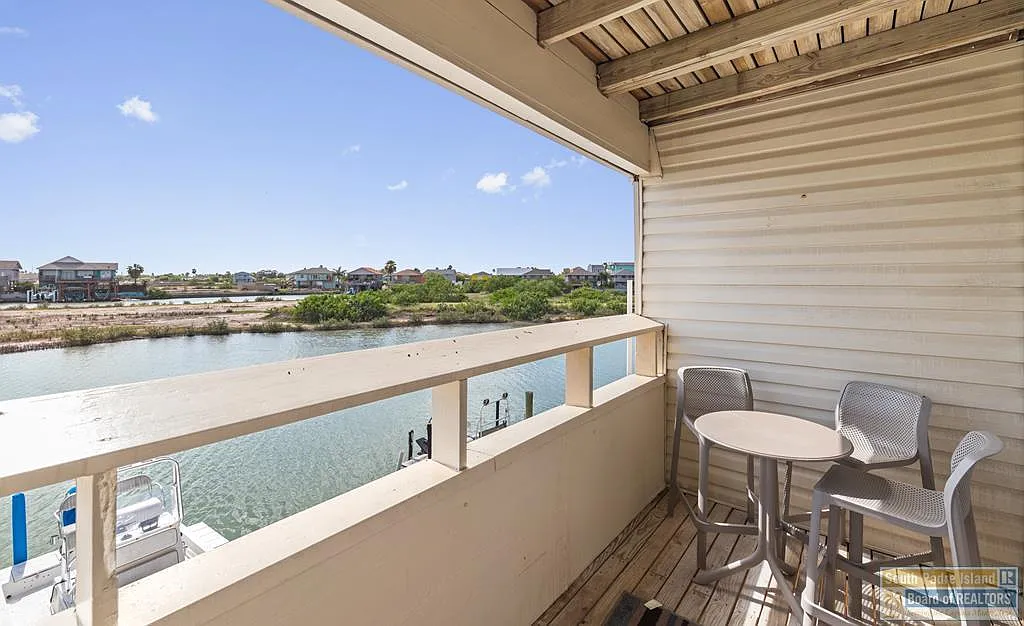 2 bed, 1.0 bath, 800 sqft, $2,000 — Photo 2