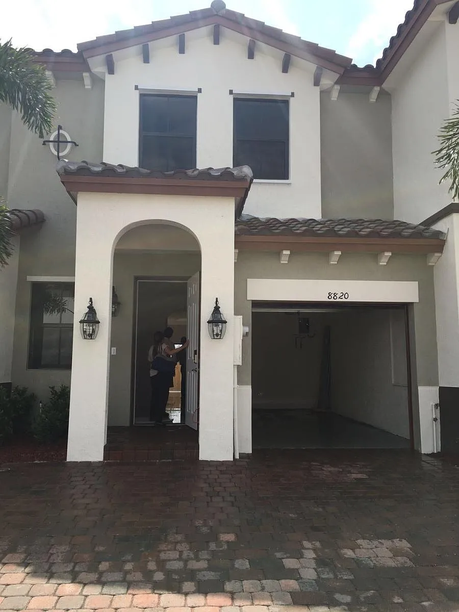Building Photo - 8820 NW 103rd Ave