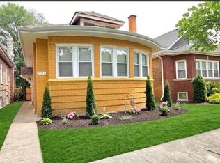 8015 S Paxton Ave, Chicago, IL 60617