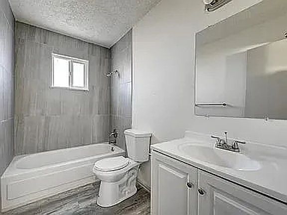 4th image of 984 E Saxony Dr APT 18