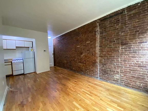 3rd image of 226 E 29th St #44