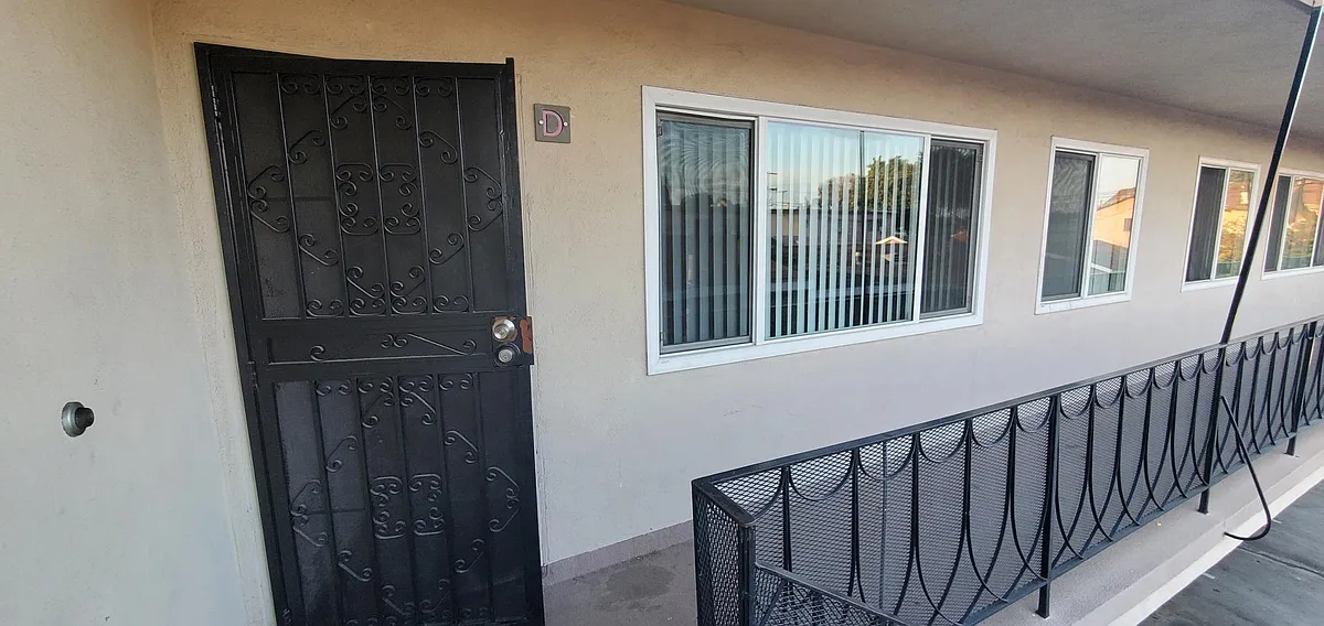Building Photo - 9328 Elizabeth Ave #D