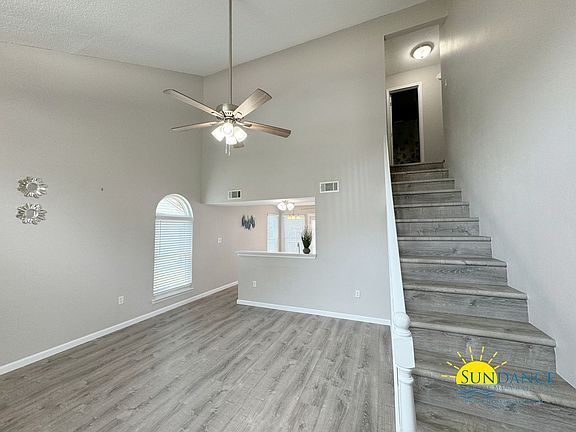 3rd image of 347 Canterbury Cir