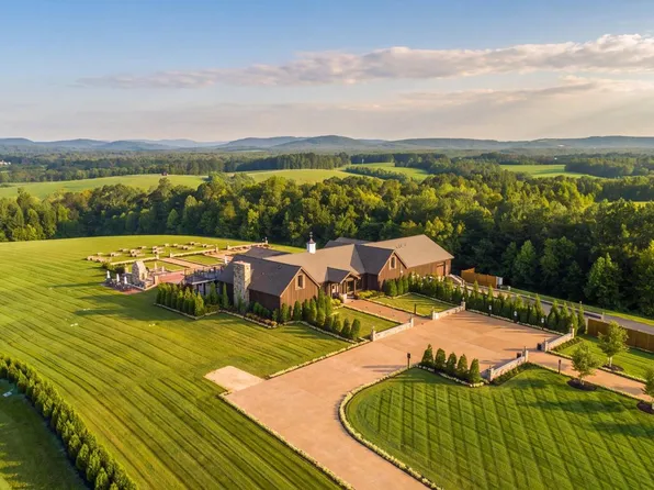 5520 Moonlight Dr, Scottsville, VA 24590