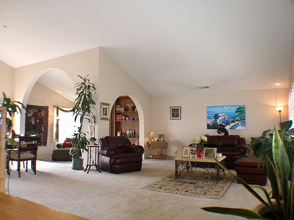 3rd image of 3832 Gleneagles Dr
