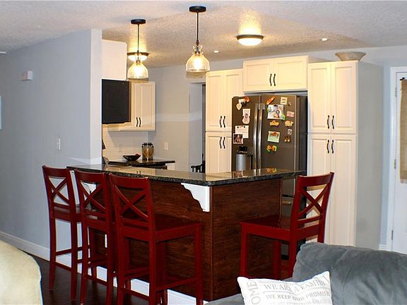 5th image of 390 W Gardenia Dr