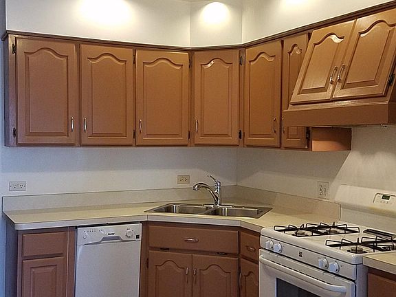 4th image of 3642 N Hermitage Ave #2