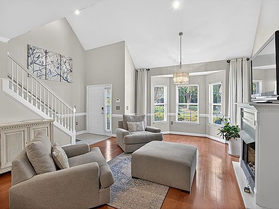 5th image of 3819 Wayfarer Dr