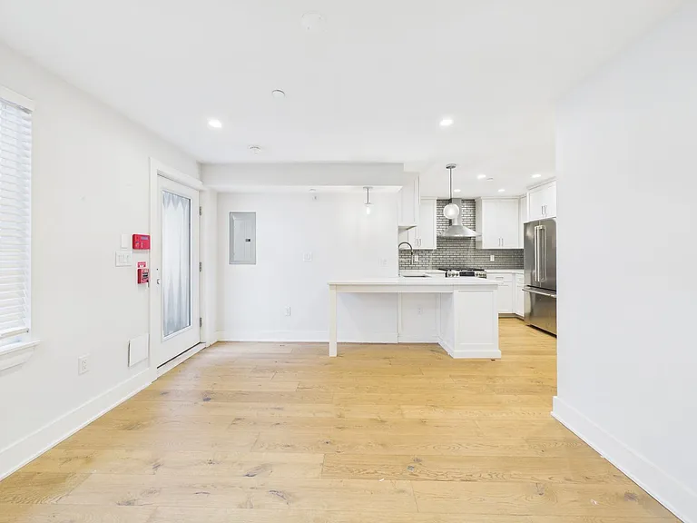 212 Bainbridge St #3 — Photo 6