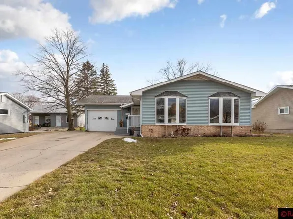 528 1st St SW, Madelia, MN 56062