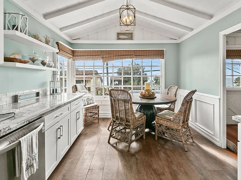 31922 Virginia Way — Photo 2