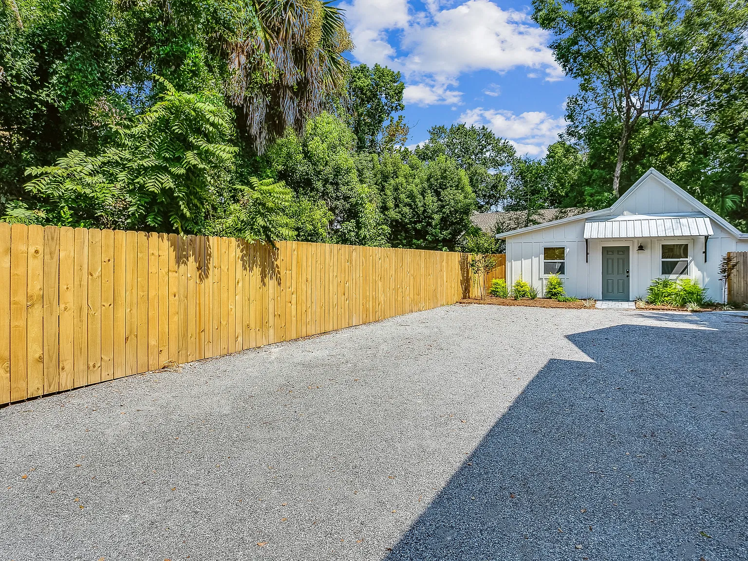 1 bed, 560 sqft, $2,000 — Photo 2