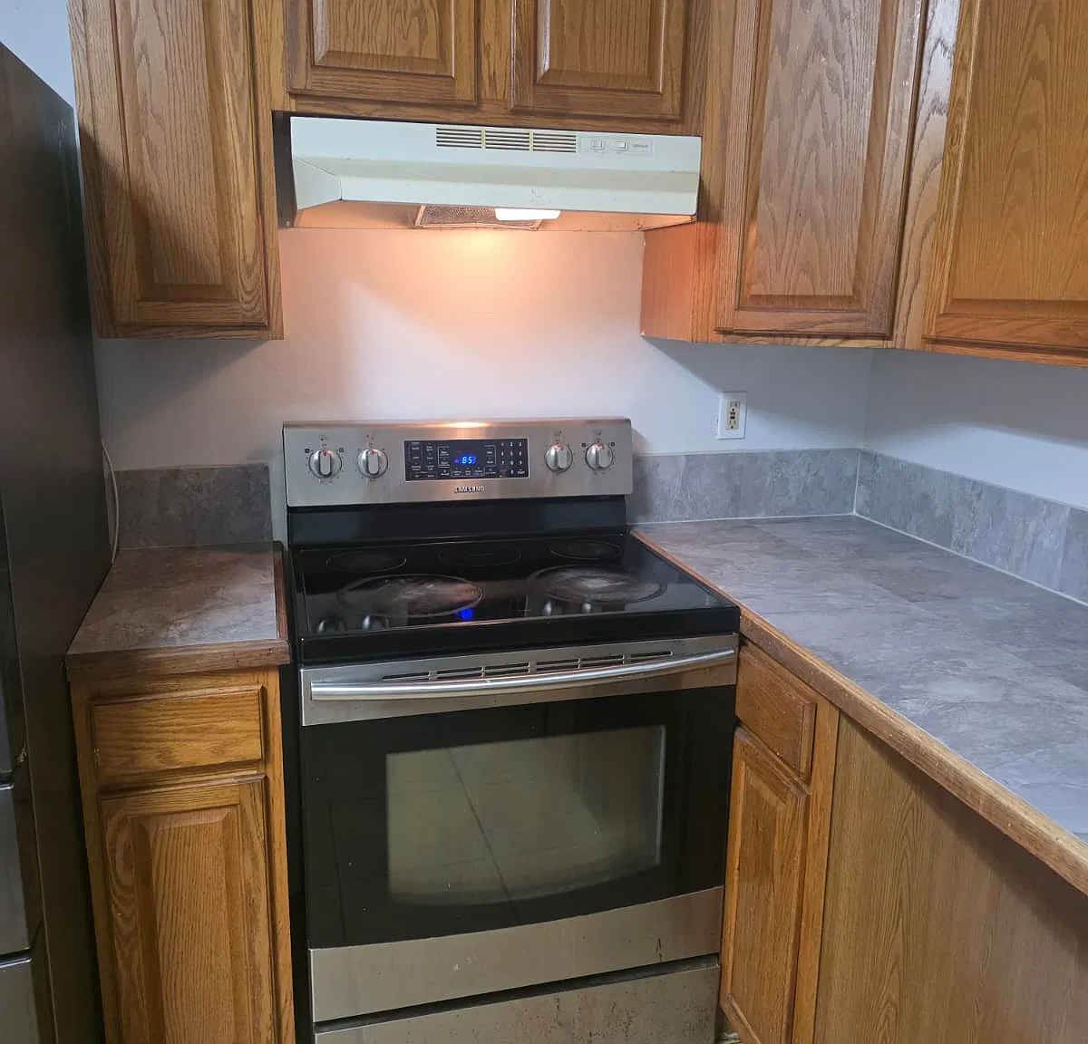 651 SE Prineville St — Photo 2
