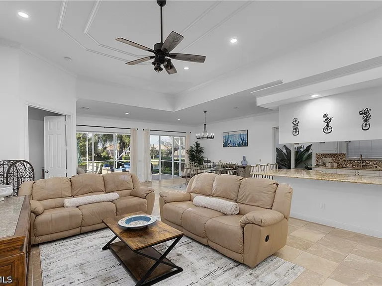7983 Valentina Ct — Photo 14
