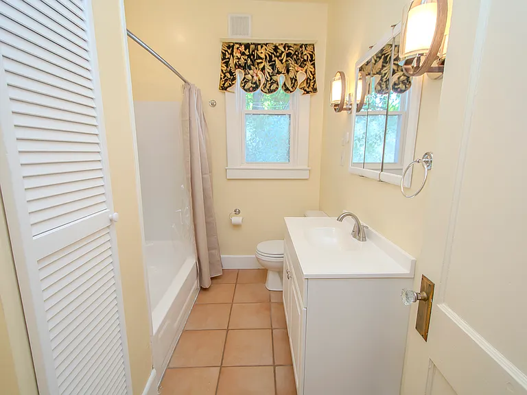 1613 Edgeland Ave — Photo 14