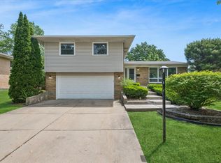 15209 Linden Dr, Oak Forest, IL 60452
