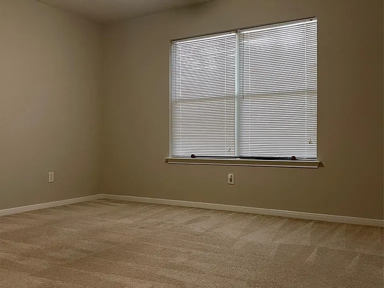 11215 Carriage Lake Dr — Photo 17