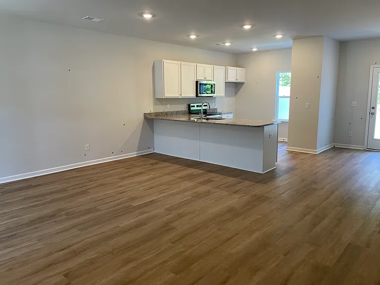223 Harding Ln — Photo 6