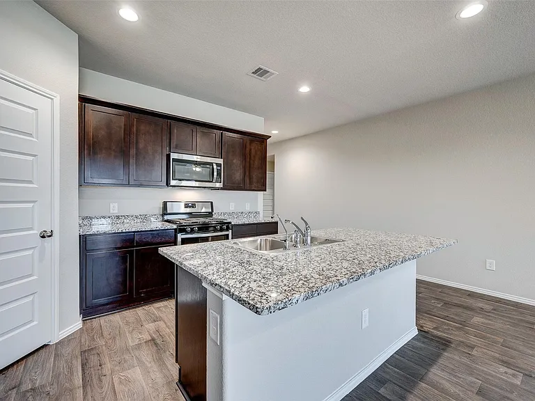 1710 Goose Island Ln — Photo 25