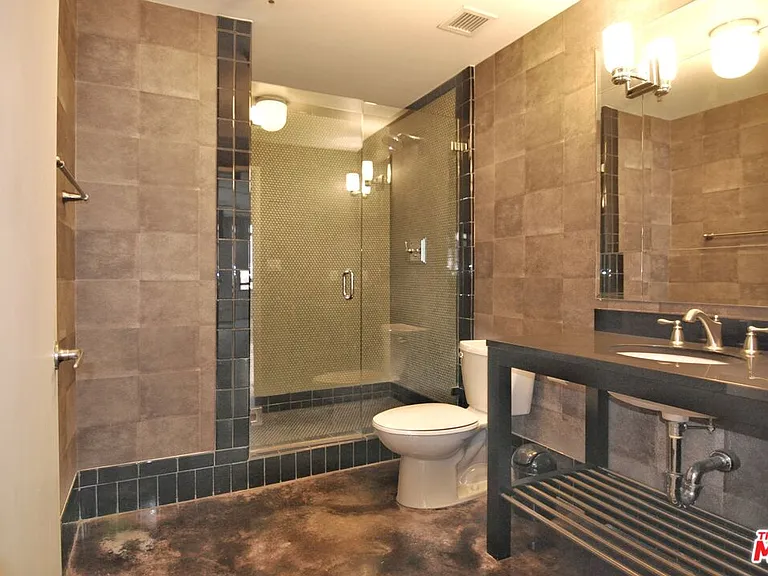 849 S Broadway #811 — Photo 12