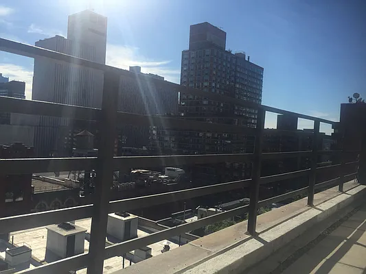 Rented by Metropolis Real Estate of Manhattan | media 22